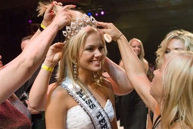 Katie Blair crowned Miss Teen USA 2006