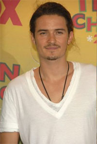 Orlando Bloom buys first computer