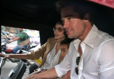 Pitt, Jolie take rickshaw ride