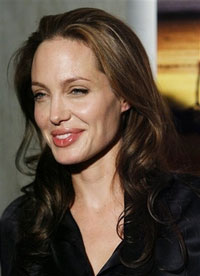 Jolie visits refugee camp in Chad