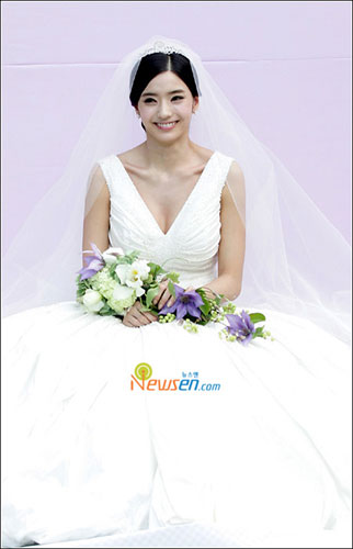 Actress Han Chae-Young got married