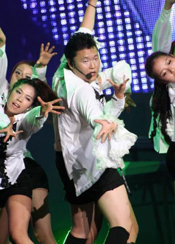 SKorean pop singer Psy may face GI blues