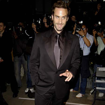 Joseph Fiennes becomes a dad