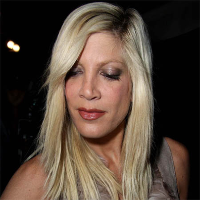 Tori Spelling builds mother bond
