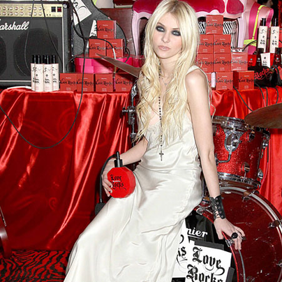 Taylor Momsen's knife confession