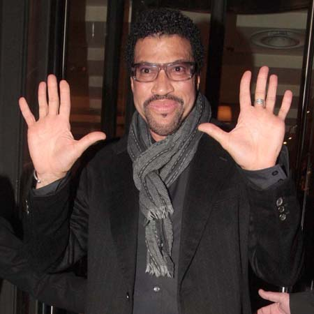 Lionel Richie's family fan