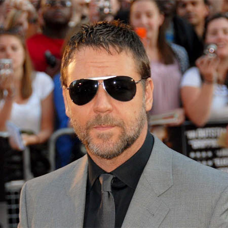 Russell Crowe goes snake spotting