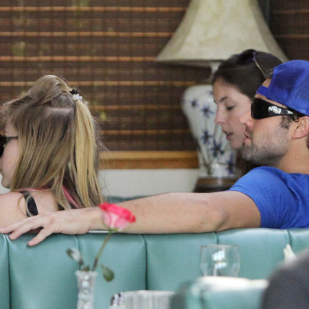 Avril Lavigne gets matching tattoo