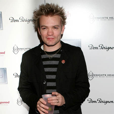 Deryck Whibley assaulted in Japan