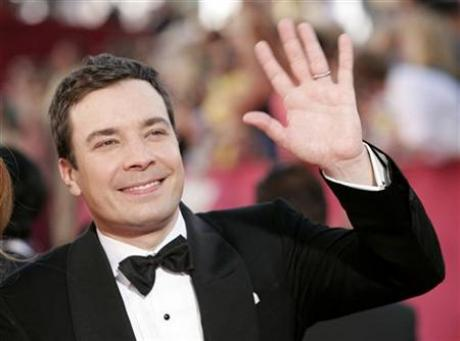 Host Jimmy Fallon incorporates Twitter in Emmy show