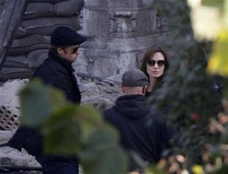 Jolie wins permit back for Bosnian film