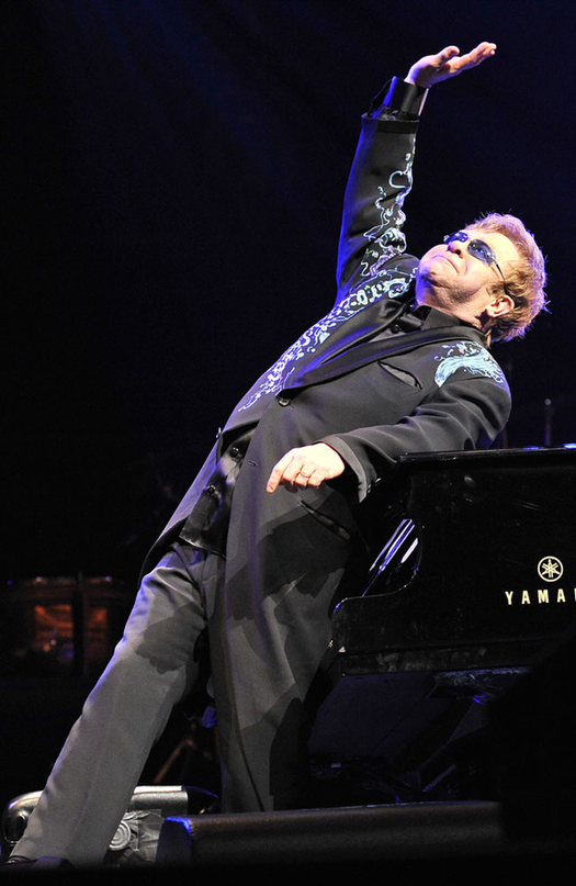 Elton John inspired to succeed by uncaring dad