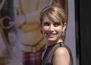 Emma Roberts sinks teeth into canine comedy