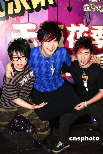Huaer band splits for solo careers
