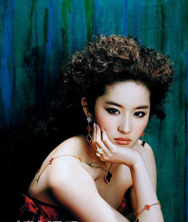 Crystal Liu graces jewelry magazine