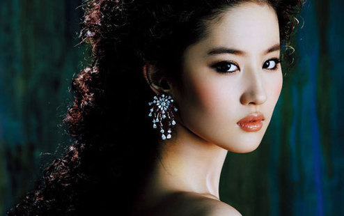 Crystal Liu graces jewelry magazine