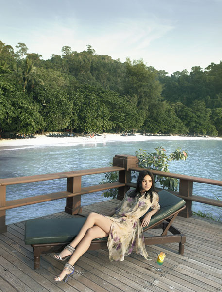 Actress Song Jia shoots magazine cover