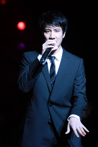 Lee-Hom endorses brand,singing