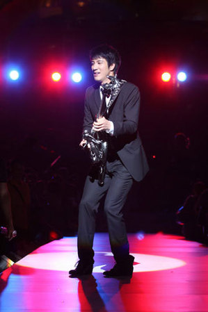 Lee-Hom endorses brand,singing