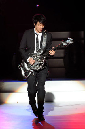 Lee-Hom endorses brand,singing