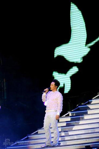 Eason Chan staged Beijing concert
