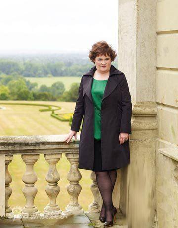 Susan Boyle goes stylish for 'Harper's Bazaar'