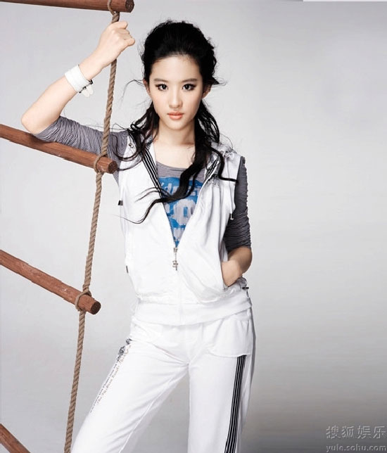 Latest ad photos of Crystal Liu