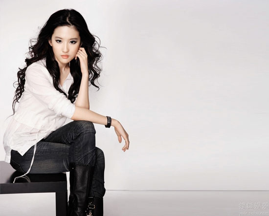 Latest ad photos of Crystal Liu