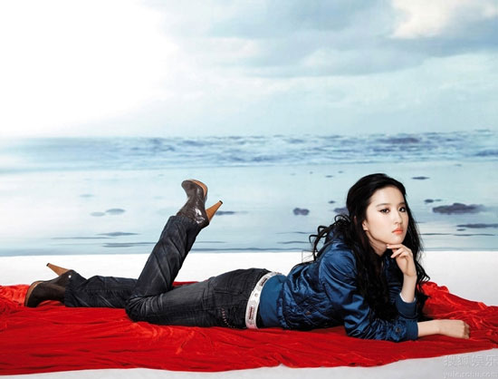 Latest ad photos of Crystal Liu