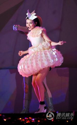 Stefanie Sun sings in Beijing