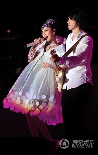 Stefanie Sun sings in Beijing