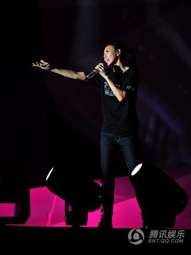Stefanie Sun sings in Beijing