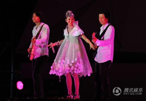 Stefanie Sun sings in Beijing