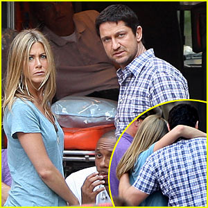 Jennifer Aniston & Gerard Butler Hug It Out