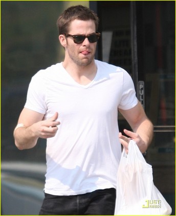 Chris Pine: Blood Donor!
