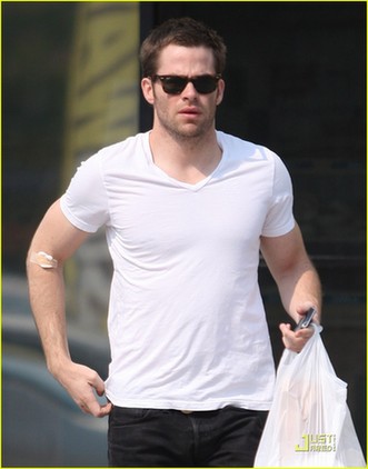 Chris Pine: Blood Donor!