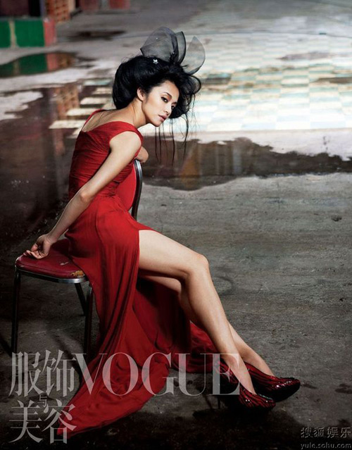 Yao Chen flaunts her curves in Chinese red