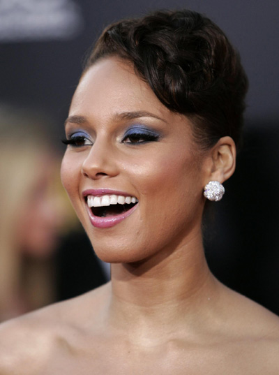 Alicia Keys arrives at the 2009 American Music Awards
