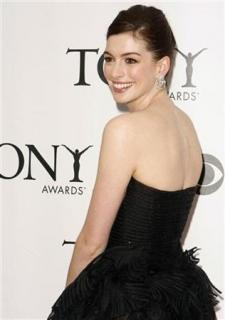 Actress Anne Hathaway gets Harvard Hasty Pudding nod