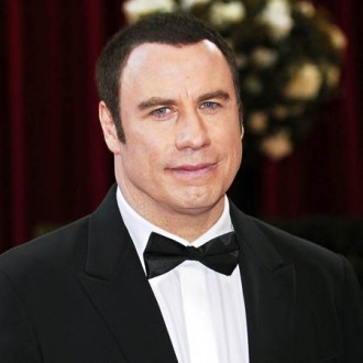 John Travolta flies aid to Haiti