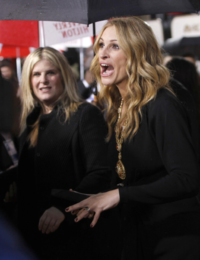 Julia Roberts arrives at the 67th annual Golden Globe Awards