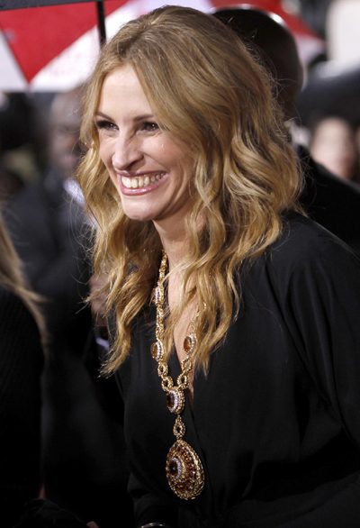 Julia Roberts arrives at the 67th annual Golden Globe Awards