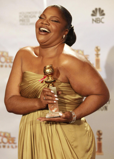 Mo'Nique poses with her award at the 67th annual Golden Globe