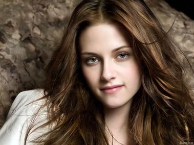 Kristen Stewart: 'It was cool' kissing Dakota Fanning