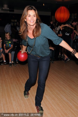 Cindy Crawford attends the Best Buddies International's 'Bowling