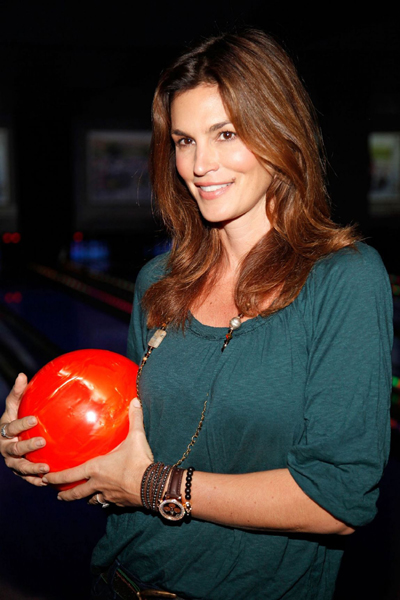 Cindy Crawford attends the Best Buddies International's 'Bowling