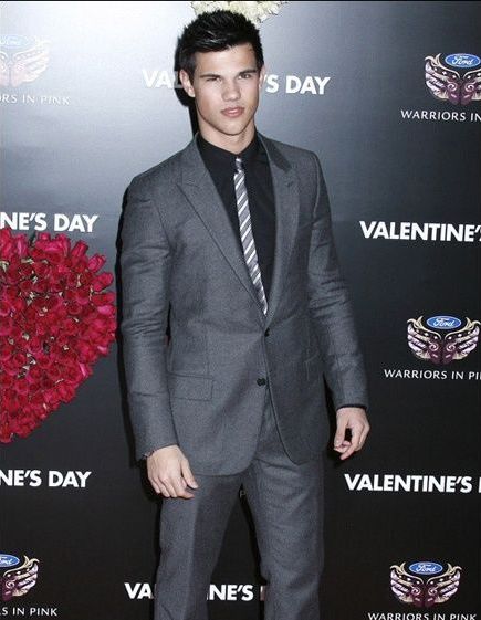 Taylor Lautner exits 'Northern Lights'?