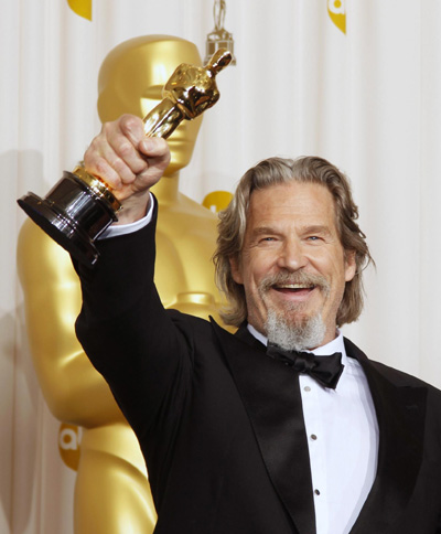 Jeff Bridges wins the best actor Oscar for his role in 