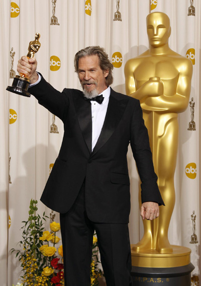 Jeff Bridges wins the best actor Oscar for his role in 
