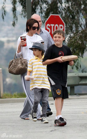 Victoria Beckham and family see Alice in Wonderland